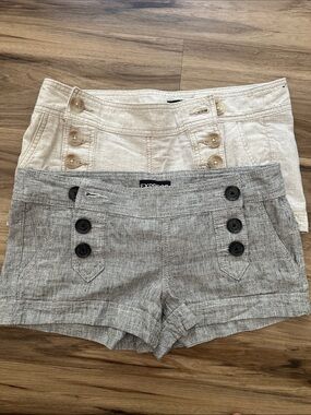Express Women's Sailor-Button Linen-Blend Shorts in Gray and Cream